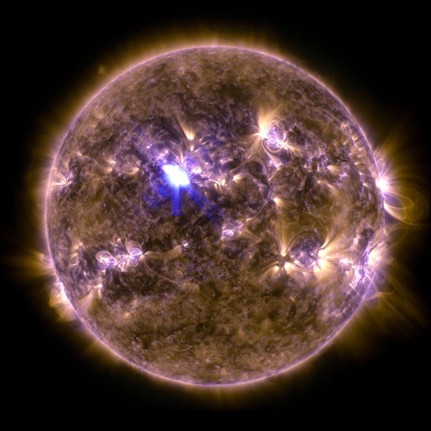Observatório de Dinâmica Solar, da Nasa, mostra erupções solares registradas nesta quinta-feira (11) e que liberou partículas devem atingir a Terra neste sábado (Foto: Divulgação/Nasa/SDO)