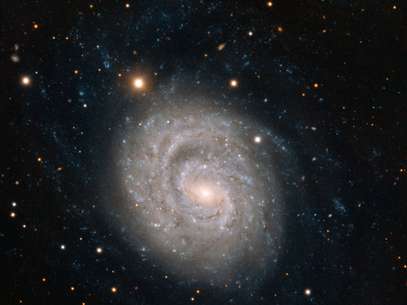 Supernova na galáxia espiral NGC 1637 tem seu lento declínio acompanhado desde 1999 Foto: ESO / Divulgação