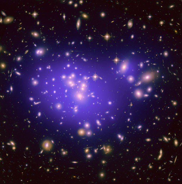 Galáxia Abell 1689 teria matéria escura, segundo os astrônomos (Foto: Nasa, ESA, E. Jullo (JPL), P. Natarajan (Yale), & J.-P. Kneib (LAM, CNRS))