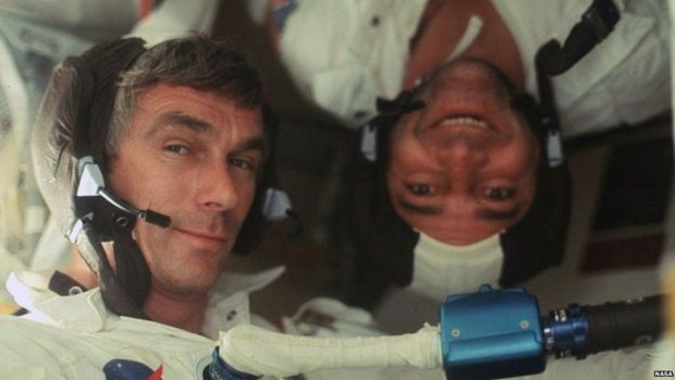 O comandante da Apollo 17 Ronald Evans e o astronauta Gene Cernan a caminho da Lua (Foto: Nasa/Project Apollo Archive)