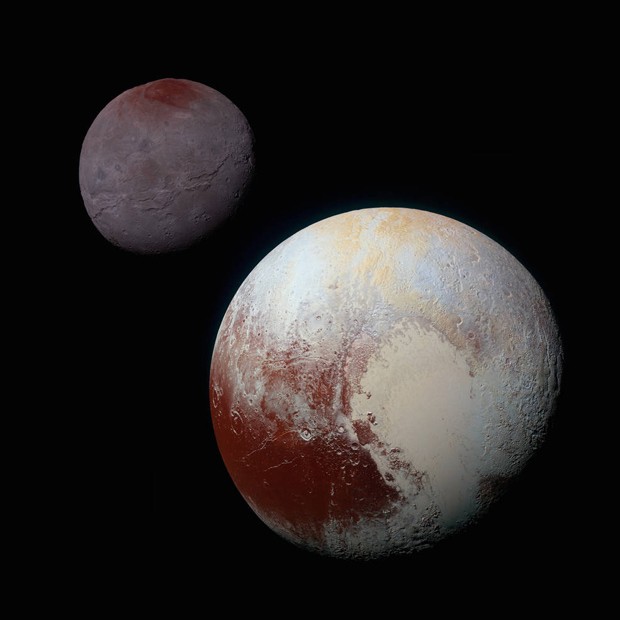 Montagem feita pla nasa mostra Plutão (dir.) com lua Caronte ao fundo  (Foto: NASA/JHUAPL/SwRI)