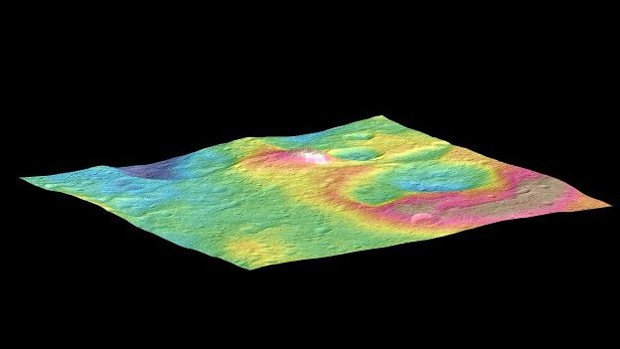  Outra imagem mostrou uma montanha de seis quilômetros de altura em Ceres (Foto: NASA/JPL-Caltech/UCLA/MPS/DLR/IDA/PSI)
