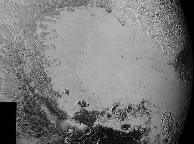 Mosaico de fotos de alta resolução de Plutão, enviadas à Nasa no último final de semana, mostra planície gelada nomeada informalmente de Sputnik Planum ao centro e ao lado de uma variedade de paisagens (Foto: ASA/Johns Hopkins University Applied Physics Laboratory/Southwest Research Institute)