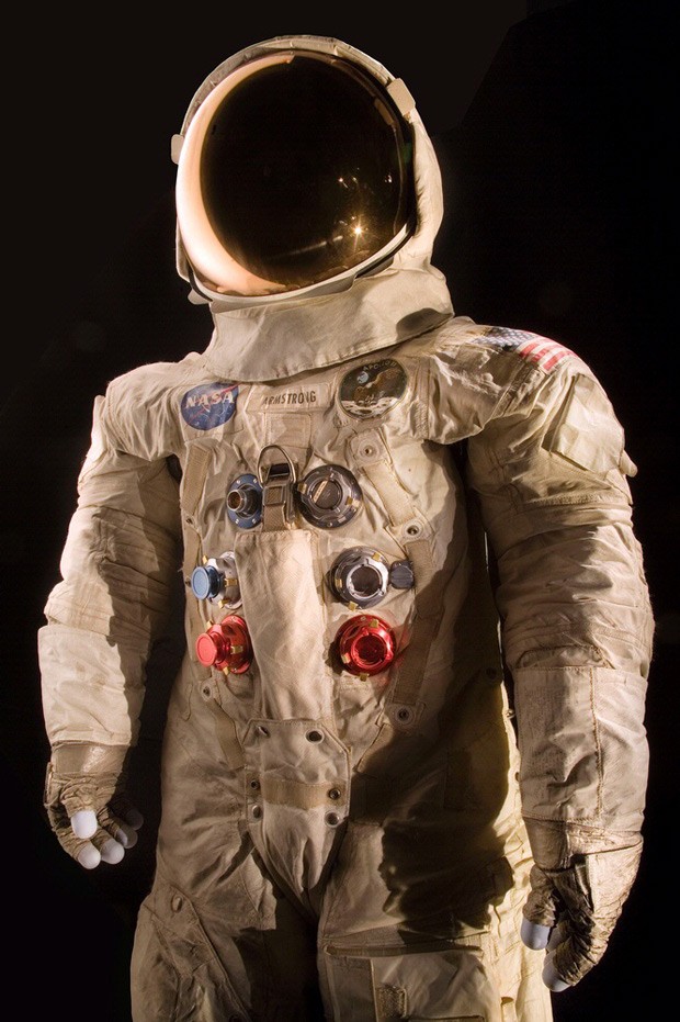 Traje de Neil Armstrong deve ser restaurado com financiamento colaborativo  (Foto: Eric Long/National Air and Space Museum, Smithsonian Institution via AP)