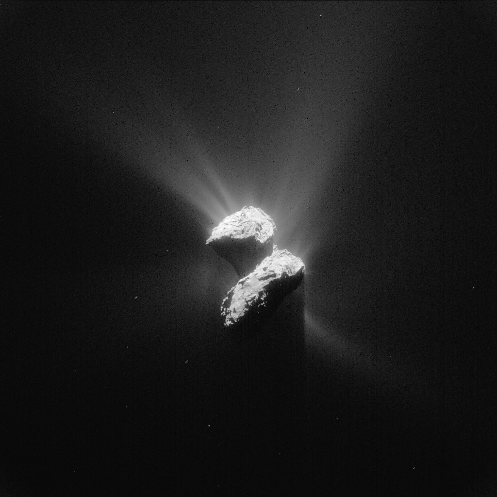 Imagem divulgada pela Agência Espacial Europeia em 12 de junho mostra o cometa 67P/Churyumov-Gerasimenko pelas lentes da Sonda Rosetta (Foto: ESA/Rosetta/NavCam )