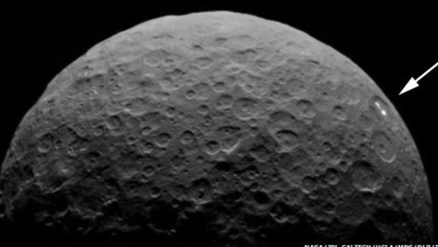  Nova sequência de imagens mostrou pontos de luz na superfície de Ceres  (Foto: BBC)