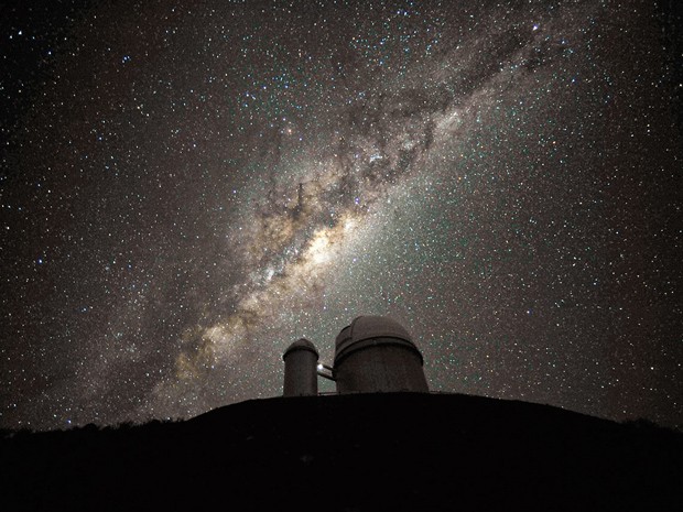 Telescópio de 3,6 metros do ESO em La Silla, um dos usados nas observações (Foto: ESO/S. Brunier)