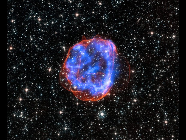 Quando uma estrela maciça explodiu na Grande Nuvem de Magalhães, uma galáxia satélite da Via Láctea, deixou para trás esse escudo de detritos chamado SNR 0519-69,0 (Foto: Nasa/CXC/Rutgers/J.Hughes)