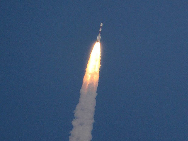 Foto do lançamento do foguete que enviou a sonda para Marte em 5 de novembro de 2013 (Foto: Arun Sankar K/AP Photo)