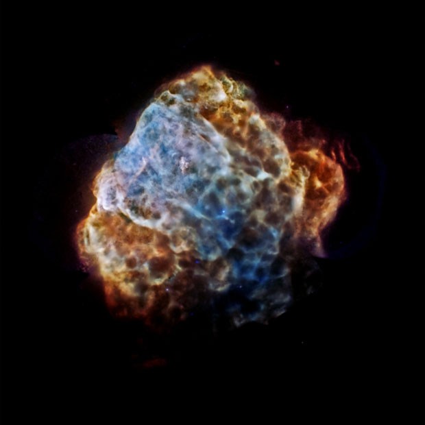 Imagem mostra remanescentes da explosão de uma supernova que foram captados com a ajuda de equipamentos da Nasa e da ESA (Foto: NASA/CXC/IAFE/G.Dubner et al &amp; ESA/XMM-Newton)