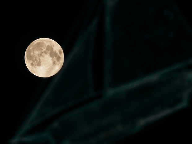 Lua vista em Oconomowoc, Wiscosin, nos Estados Unidos (Foto: John Hart/Reuters)
