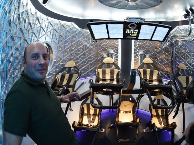 Interior da nave tem assentos de ouro e preto (Foto: Kevork Djansezian/Getty Images North America/AFP)