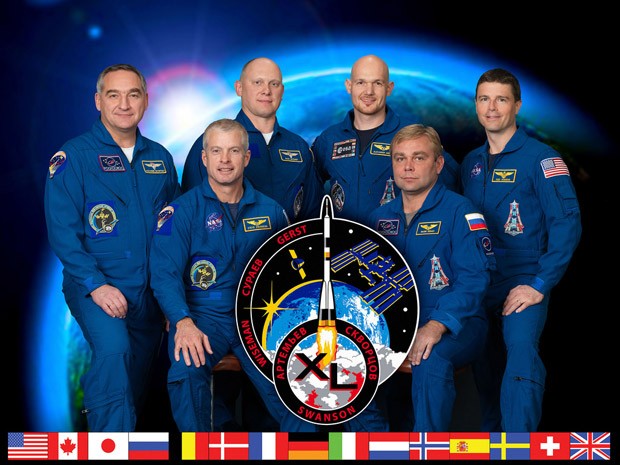 Foto mostra a tripulação da Expedição 40: da esquerda para a direita: Alexander Skvortsov, Steve Swanson, Oleg Artemyev, Alexander Gerst, Maxim Suraev e Reid Wiseman; enquanto os três primeiros já estão na ISS, os três últimos serão enviados na quarta-feira (28) (Foto: NASA/Divulgação)