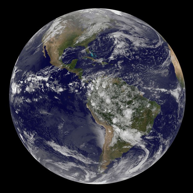 Imagem mostra as Américas e foi tirada às 8h45 (horário de Brasília) desta terça-feira (Foto: NASA/Divulgação)