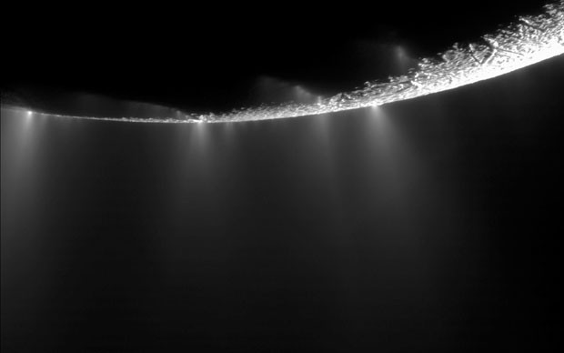 Nuvens de vapor de água foram detectadas na região polar sul (Foto: NASA/JPL-Caltech/Divulgação)
