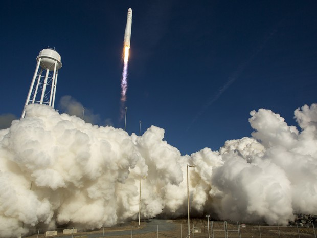 A empresa americana Orbital Sciences lançou nesta quinta-feira (9) a cápsula não tripulada Cygnus para sua primeira missão de abastecimento da Estação Espacial Internacional (ISS), segundo imagens transmitidas ao vivo pela emissora de TV da Nasa. (Foto: Bill Ingalls/Nasa/AFP)