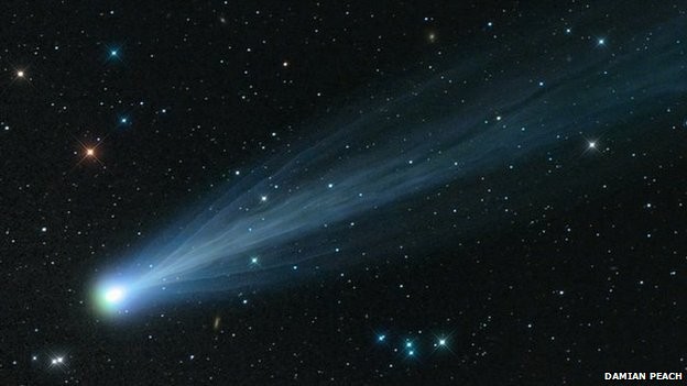 Imagem do cometa Ison, que atinge nesta tarde uma maior proximidade do SOl (Foto: Damian Peach/BBC)