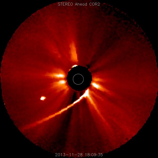 Cometa Ison viaja em direção ao Sol nesta quinta-feira (28) (Foto: ESA&amp;Nasa/SOHO/SDO)