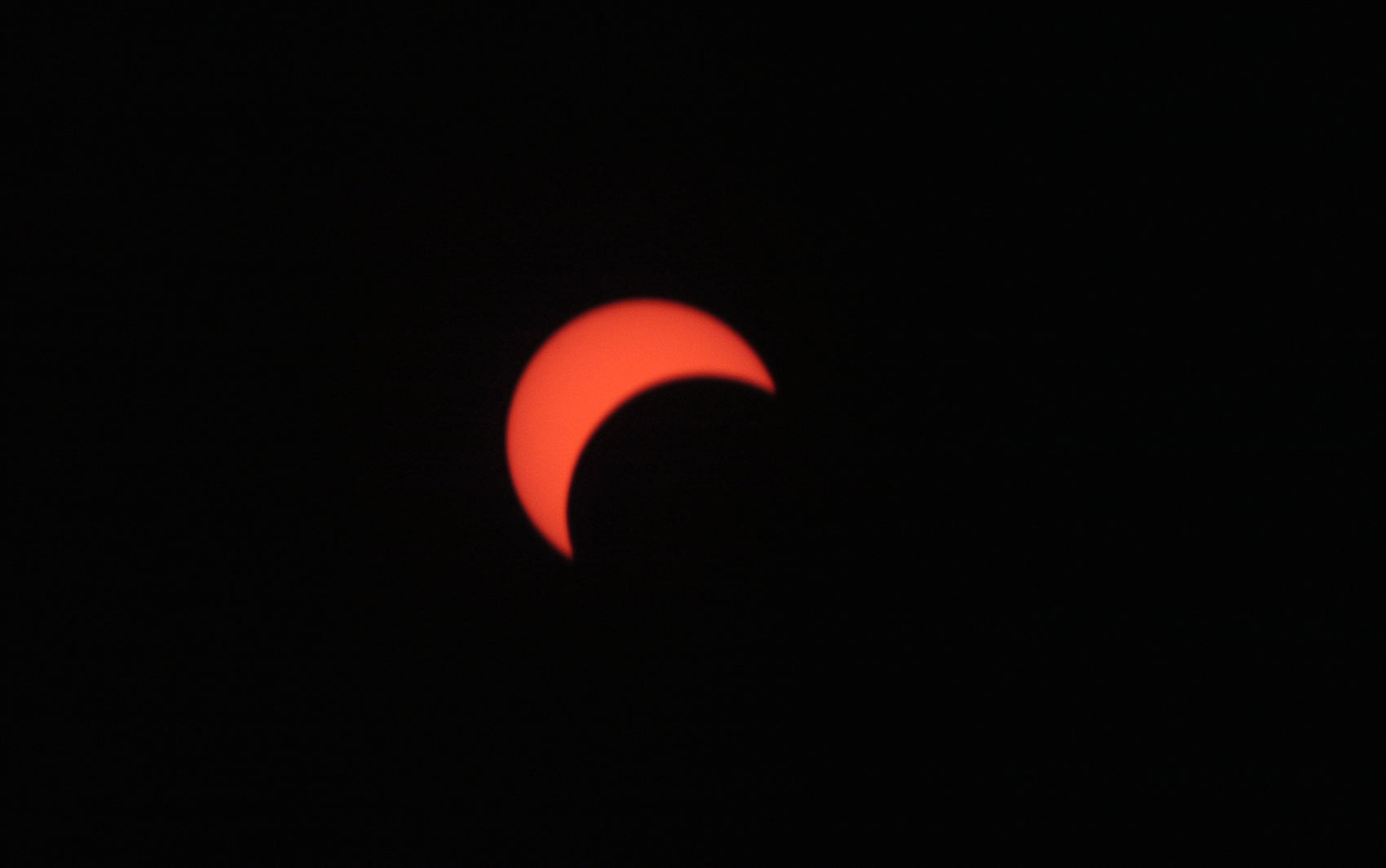 Eclipse solar foi visto neste domingo em Nairóbi, no Quênia.