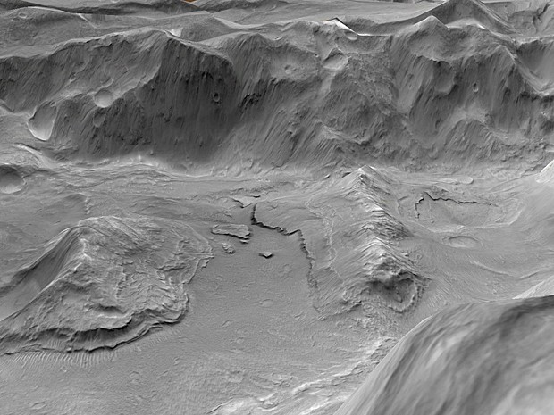Visão em alta resolução de depósitos de materiais em camadas e colapso da região de Eden Patera. As camadas representam áreas de um antigo lago de lava onde essa lava se juntou a montes e sulcos no chão da cratera, depois congelou contra essa base e então se desgrudou à medida que o lago foi drenado (Foto: Nasa/JPL/MSSS/Google )