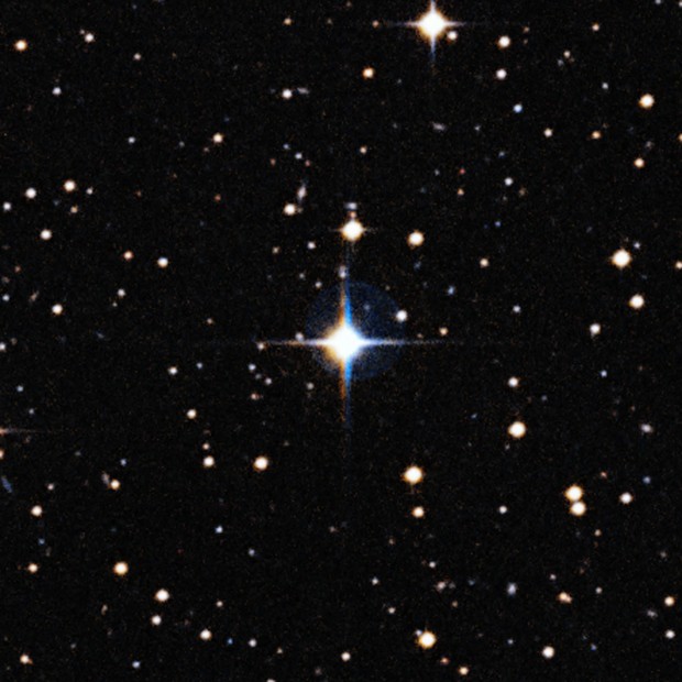 Imagem mostra a estrela HIP 102152, a 250 anos-luz da Terra, na constelação do Capricórnio (Foto: ESO/Digitized Sky Survey 2/Davide De Martin)