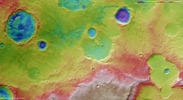 Imagem colorida evidencia topografia do solo de Marte. (Foto: ESA/DLR/FU Berlin (G. Neukum))