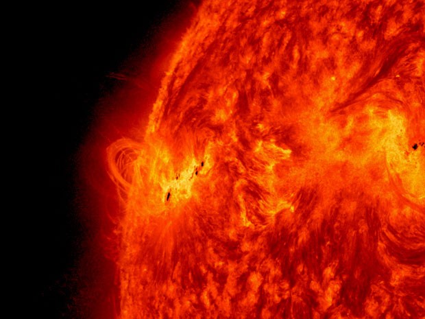 Imagem feita na última terça-feira (14), mas divulgada nesta quinta-feira (16), mostra explosão solar (Foto: Nasa/AP)