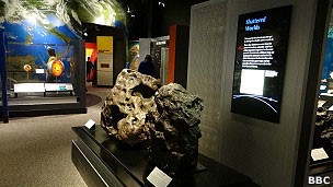 O Museu de História Natural em Washington tem um grande acervo de meteoritos (Foto: BBC)