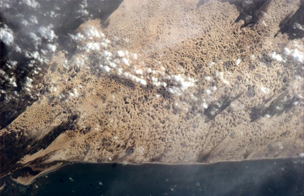 Imagem das dunas do Delta do Parnaíba, no Piauí, publicadas pelo astronauta  (Foto: Reprodução/Twitter/@Cmdr_Hadfield)
