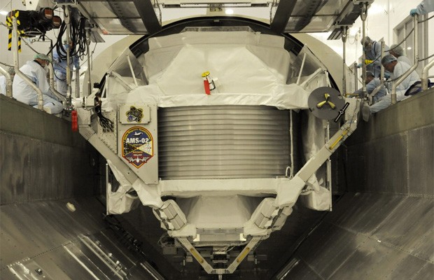 Espectrômetro Alfa Magnético (AMS, na sigla em inglês) antes de ser enviado ao espaço (Foto: Divulgação/Michele Famiglietti/CERN/Nasa)
