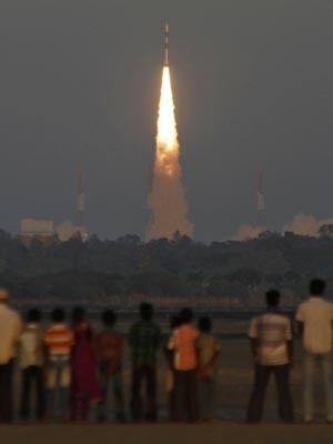 Satélite que monitora asteroides foi lançado em Sriharikota, na Índia (Foto: Reuters/Babu)