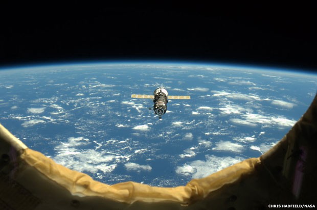 As belas fotos do astronauta oferecem um vislumbre único do planeta Terra e dos trabalhos científicos da tripulação (Foto: Nasa/BBC)