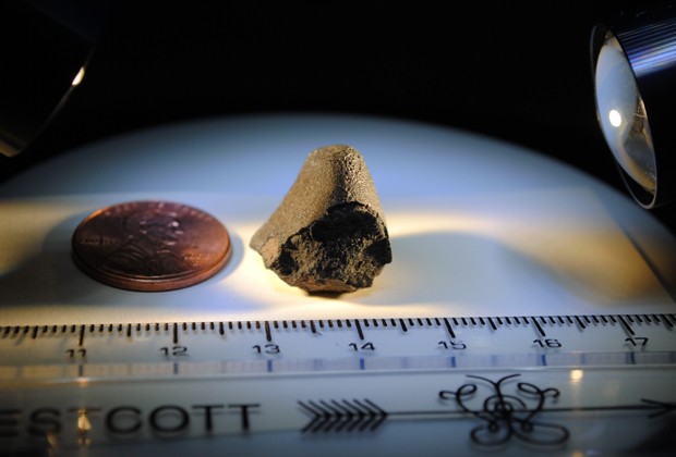 Cientistas apelidadam de 'Darth Vader' o pedaço de meteorito coletado (Foto: Divulgação/University of California, Davis)