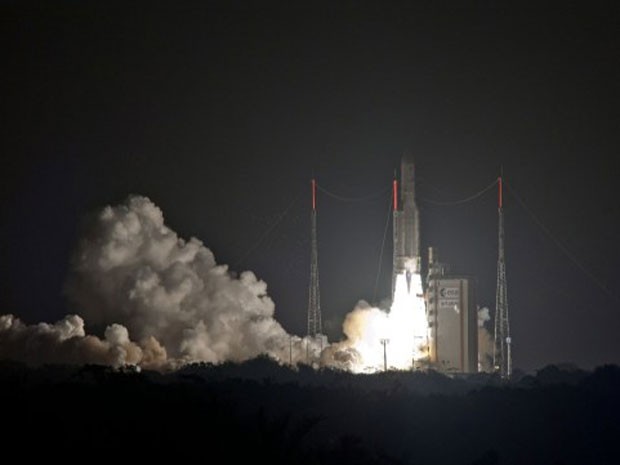 O foguete decolou transportando dois satélites de telecomunicação (Foto: S Martin, ESA/AP)