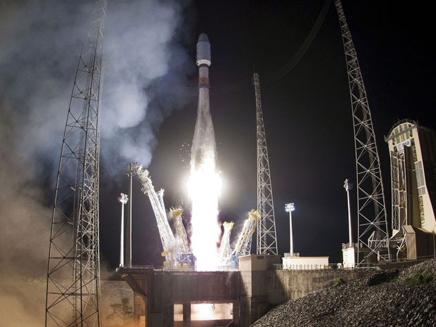 O foguete tem o objetivo de transportar um satélite de observação da Terra (Foto: S Martin, ESA/AP)