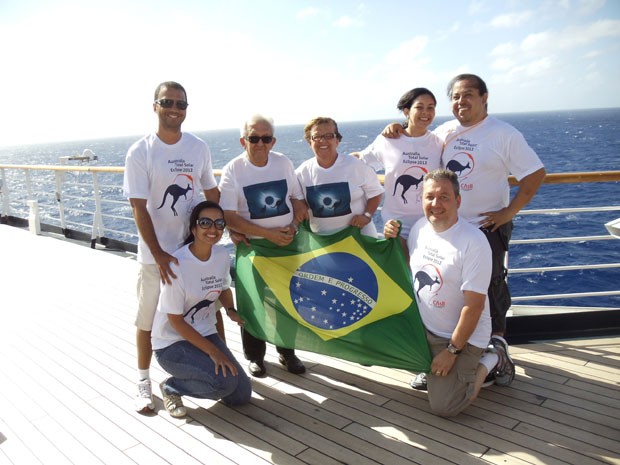 Brasileiros do Clube de Astronomia de Brasilia em viagem à Oceania para ver eclipse total de sol (Foto: Arquivo pessoal)