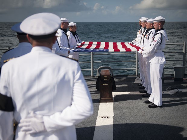 Cinzas de Neil Armstrong foram enterradas no mar (Foto: Nasa/Bill Ingalls)