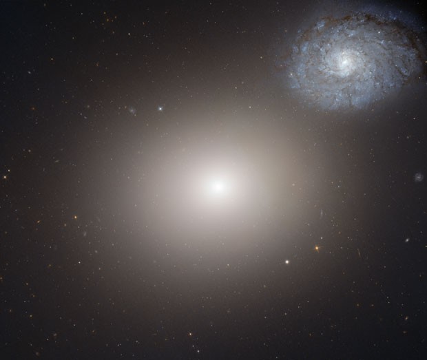 O conjunto entre as galáxias Messier 60 e NGC 4647 é conhecido como Arp 116 (Foto: Nasa/ESA/Hubble)