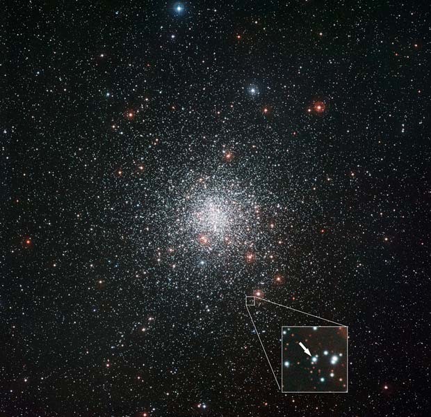 Messier 4, com destaque para a estrela rica em lítio (Foto: ESO)