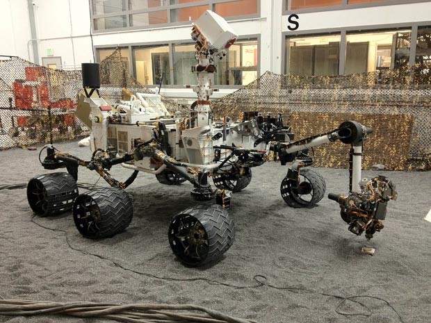 Réplica do Curiosity fica na Terra para testes (Foto: AP Photo/Jet Propulsion Laboratory via Honeybee Robotics, Kyle Brown)
