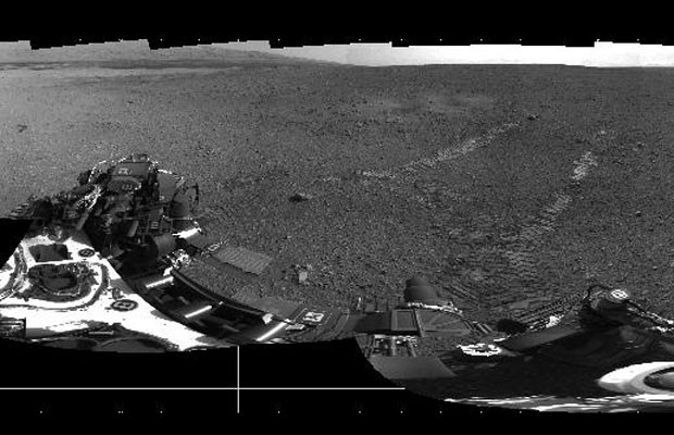 Nova imagem mostra o rastro deixado pelo Curiosity em Marte (Foto: NASA/JPL-Caltech)