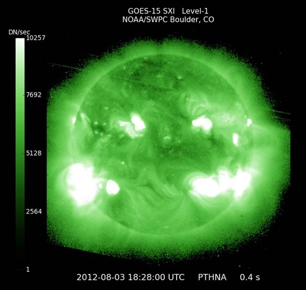 Imagem de satélite da Nasa mostra imagem de raio-X do Sol nesta sexta-feira (3) (Foto: AP)