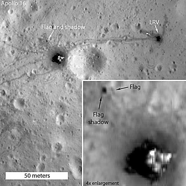 Imagem feita pela sonda Lunar Reconnaissance Orbiter (LRO) em 27 de julho de 2012 mostra a zona de pouso da Apollo 16. Uma marca, segundo a Nasa, é a sombra da bandeira deixada pela missão. (Foto: Nasa/ GSFC / Arizona State University / AFP Photo)