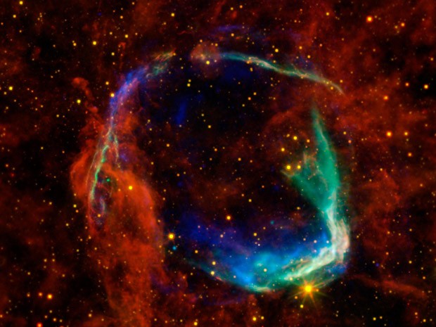 Imagem da supernova RCW 86, feita com a composição de dados obtidos por quatro telescópios diferentes (Foto: Nasa/ESA/JPL-Caltech/UCLA/CXC/SAO)