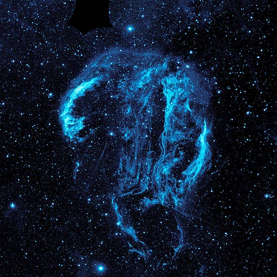Imagem divulgada pela Nasa mostra filamentos aquecidos de poeira e gás que são resquícios de uma supernova