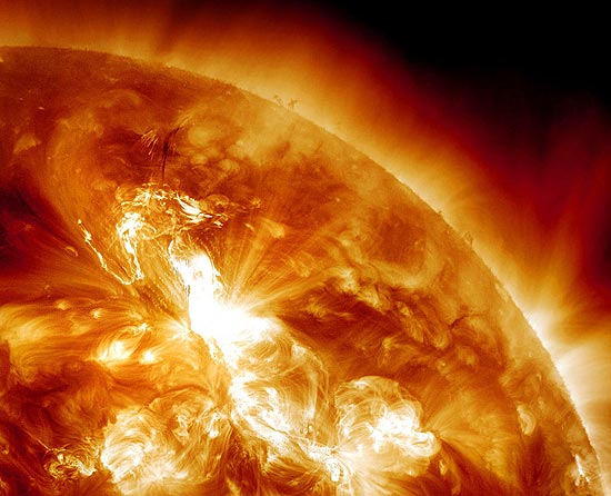 Imagem da Nasa mostra tempestade solar na segunda-feira; radiação viaja em direção à Terra