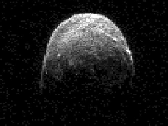 Imagem do asteroide 2055 YU55 que passará a 324 mil km de distância da Terra; foto foi tirada pela Nasa