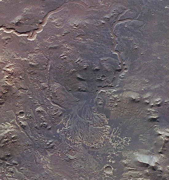 Cratera Eberswalde era um lago e se formou há mais de 3,7 milhões de anos pelo impacto de um asteroide