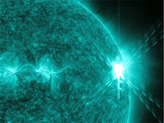 Explosão solar fotografada pela Nasa; fenômeno não representa perigo para seres humanos que vivem na Terra