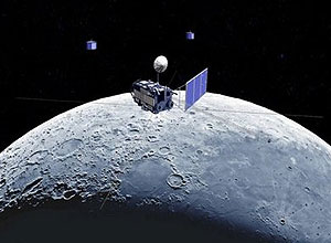Sonda japonesa em órbita ao redor da Lua; satélite natural da Terra apresenta superfícies irregulares em sua extensão